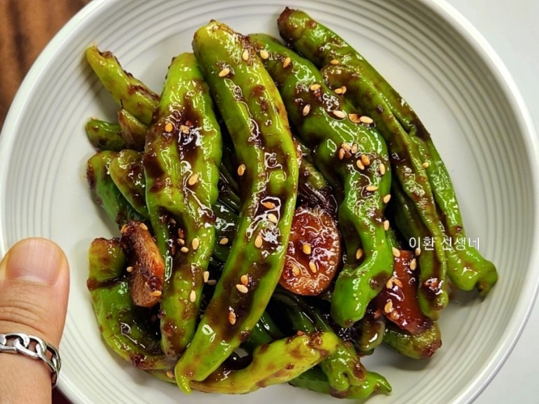 Stir-Fried Shishito Peppers
